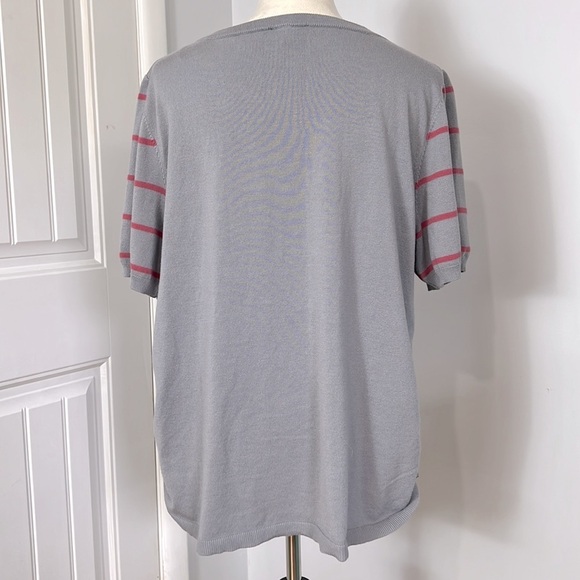 LANE BRYANT OUTLET SWEATER SZ 22/24 GRAY PINK STRIPE RUCHED SIDES SHORT SLEEVE - Picture 3 of 7